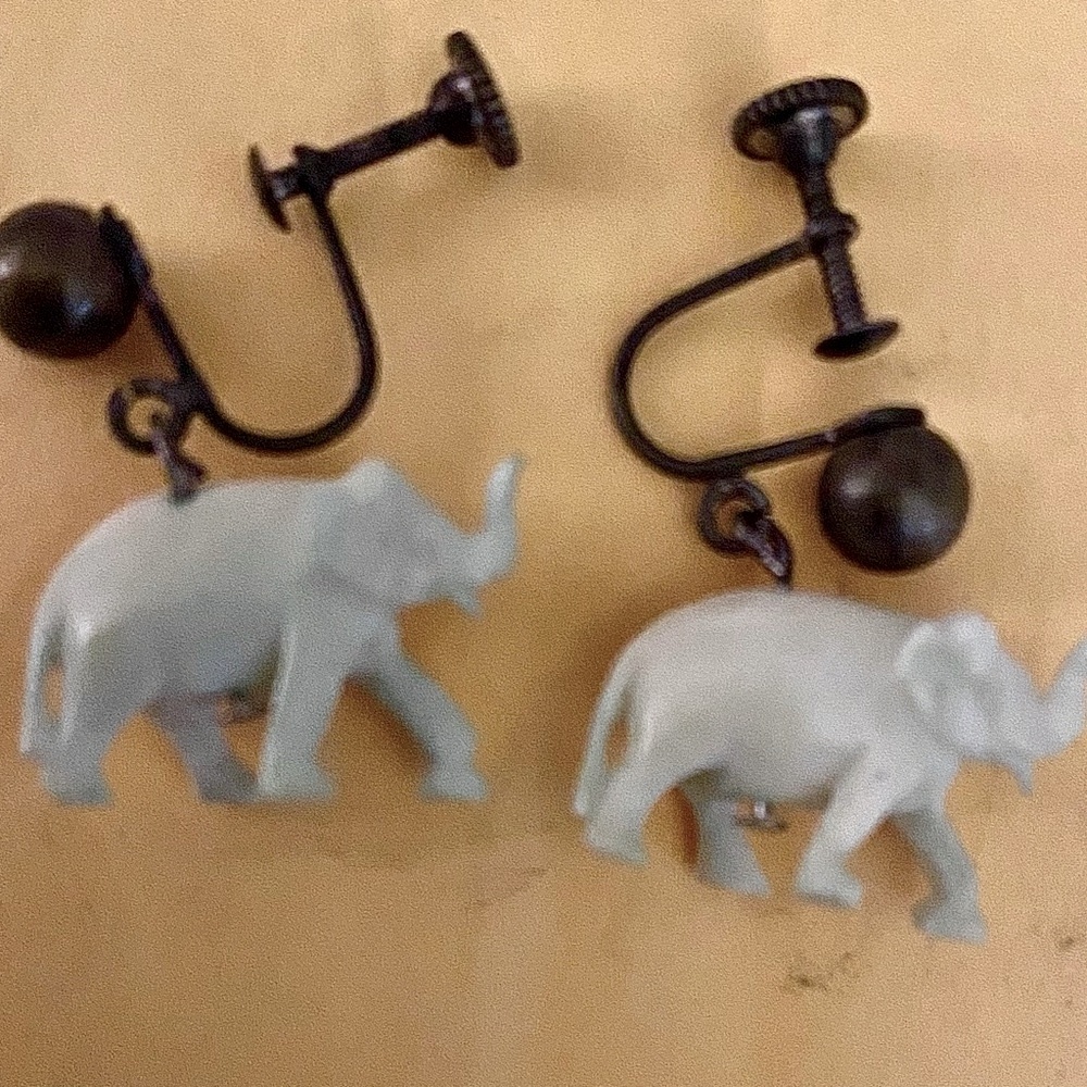 Vintage Carved Elephant Dangle Earrings